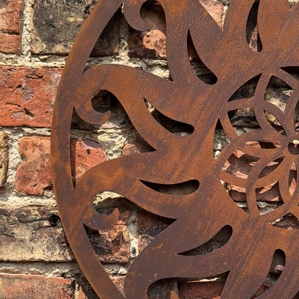 Rusty Metal Sun Garden Fence Decoration